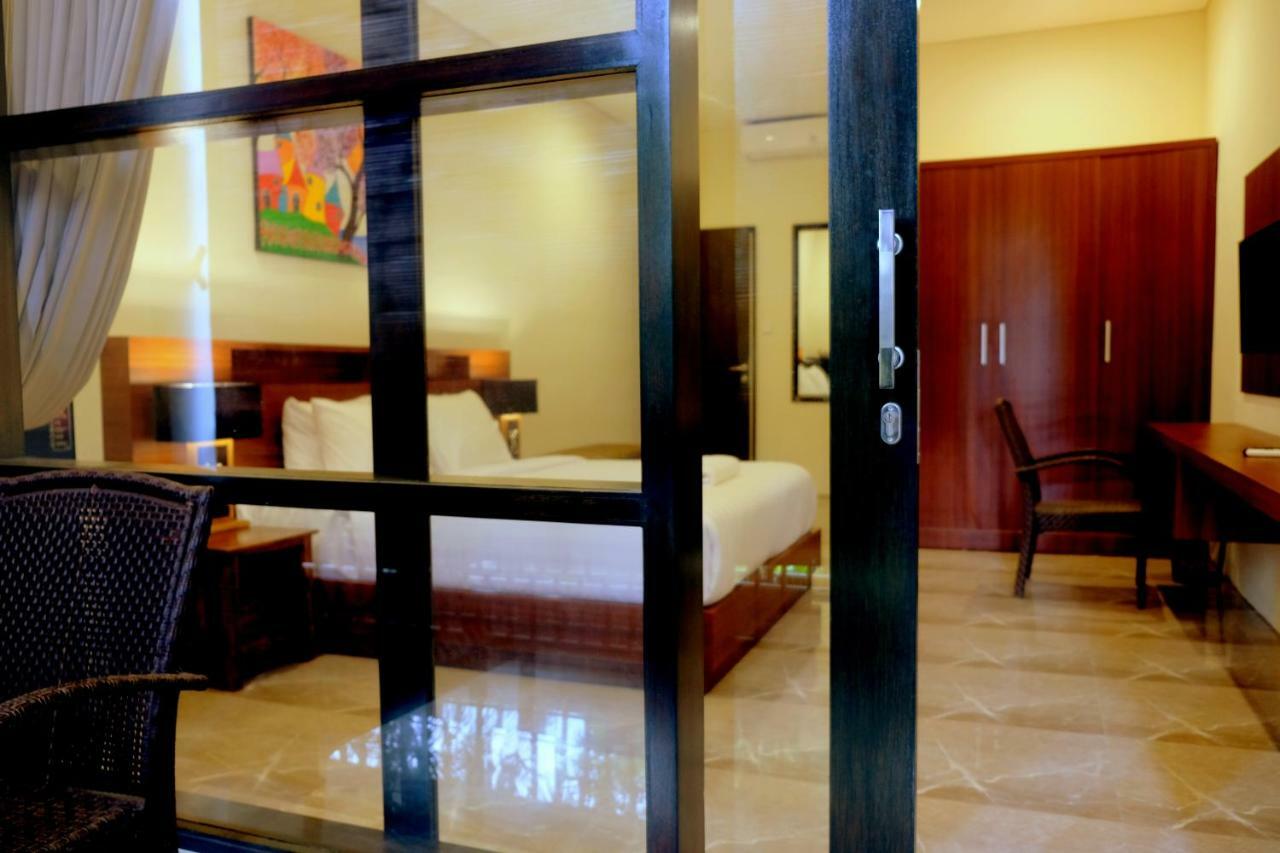 Hotel The New Moon Seminyak Zewnętrze zdjęcie